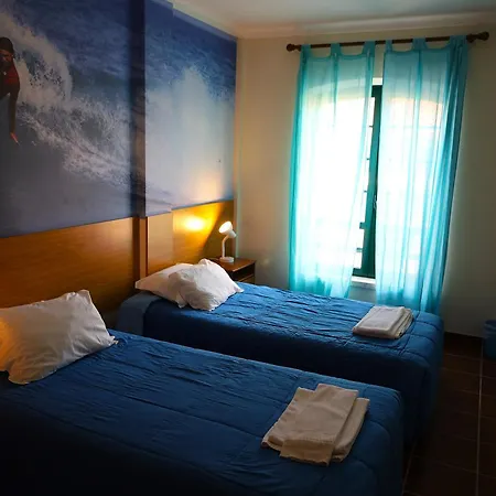 Supertubos Hostel *